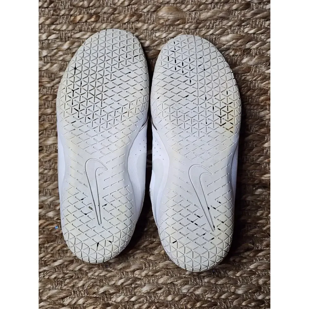 Nike Sideline IV Womens Size 7 White Cheerleading Shoes Low Top Athletic Sneaker